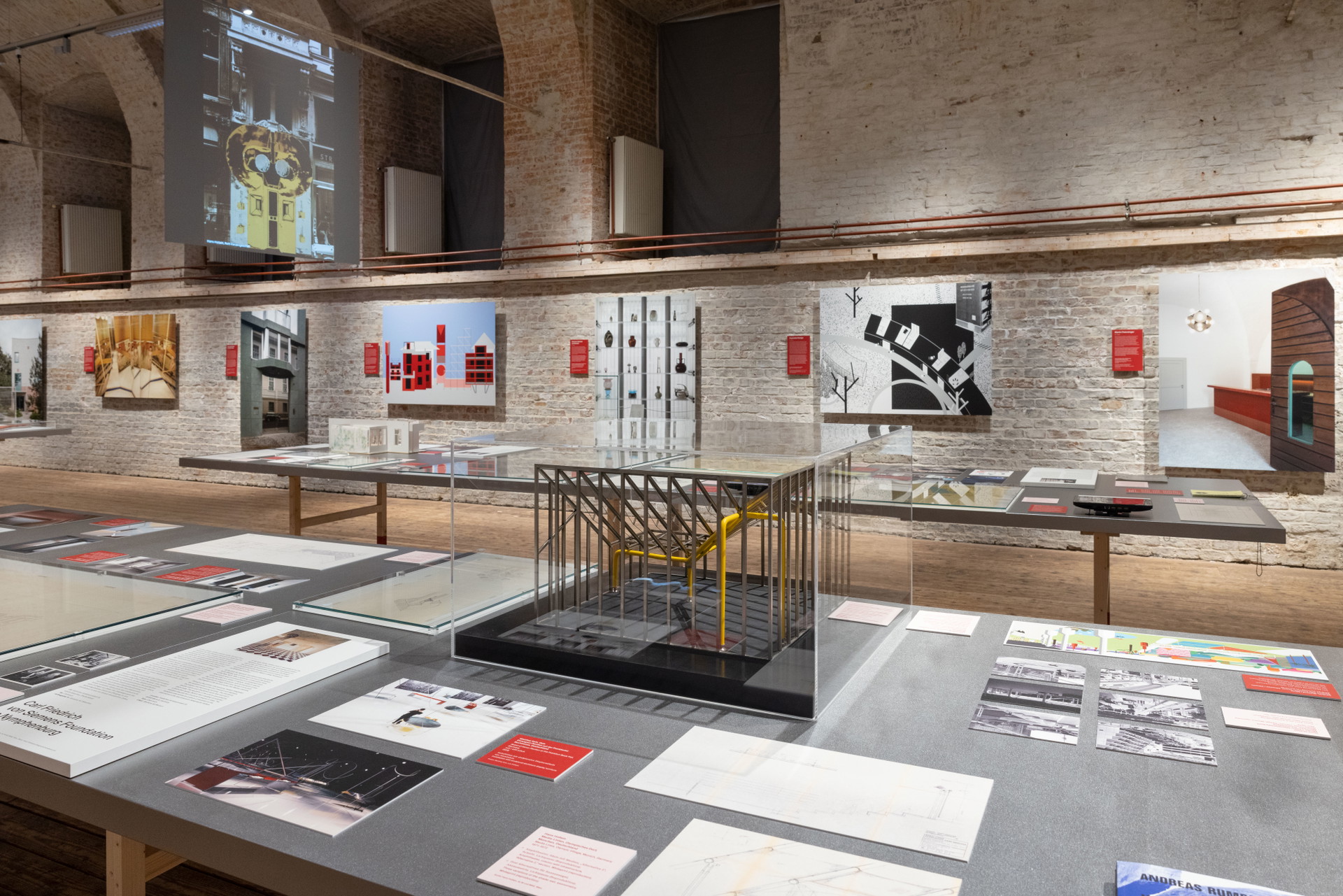 Ausstellungsansicht »Hollein Calling. Architektonische Dialoge«