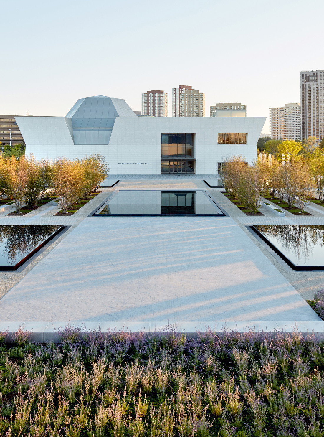 Kristalliner Kubus: Das Aga Khan Museum und sein beeindruckender Garten.