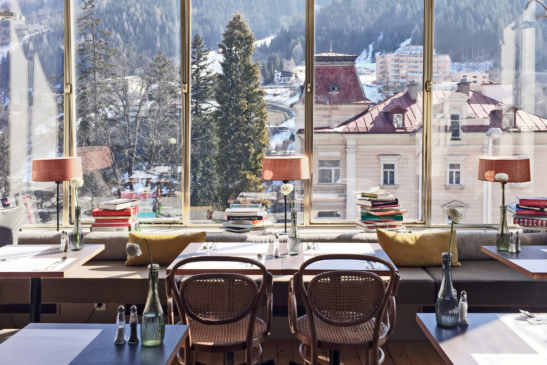 Frühstück mit Panorama: Das Hotel »Das Regina« wurde bereits 2009 wachgeküsst. Hotelbetreiber Olaf Krohne bemüht sich seit damals, Gäste nach Bad Gastein zu locken und den Ferienort mit Kunst, Kultur und Gastronomie aufzuwerten. 