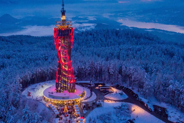 Der Advent am Pyramidenkogel am Kärnter Wörthersee.