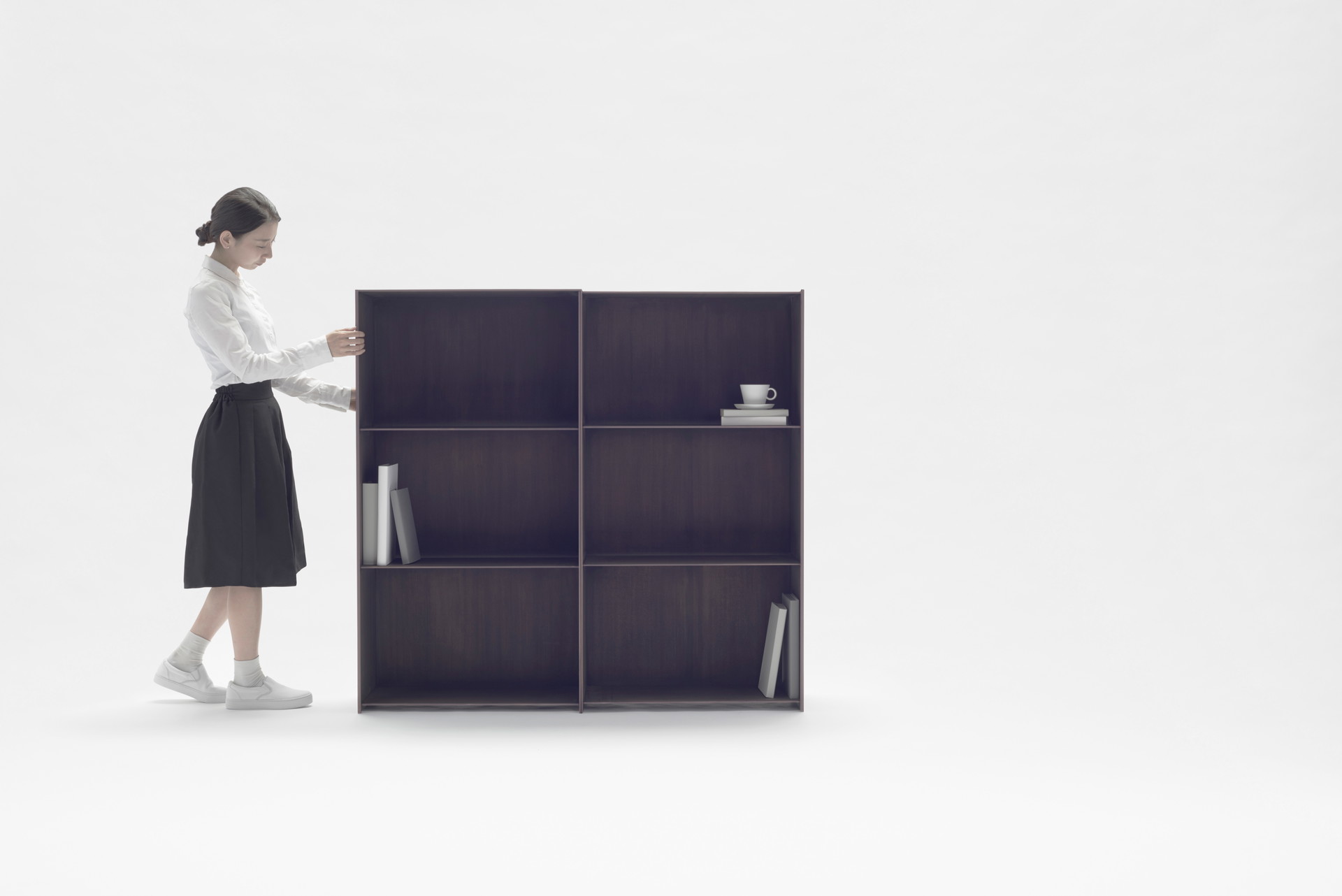 Aufgeschoben Flexibel: Die Abschnitte des Regals »Nest Shelf« lassen sich ineinander verschieben oder auf die doppelte Größe ausziehen.