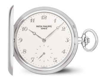 Klassiker: Emblematische Taschenuhr mit Stunde, Minute und kleiner Sekunde, Handaufzug Kaliber 17’’’ SAV PS von Patek Philippe, gefertigt in Weißgold mit beidseitigem Sprungdeckel, gesehen bei Juwelier Heldwein.
