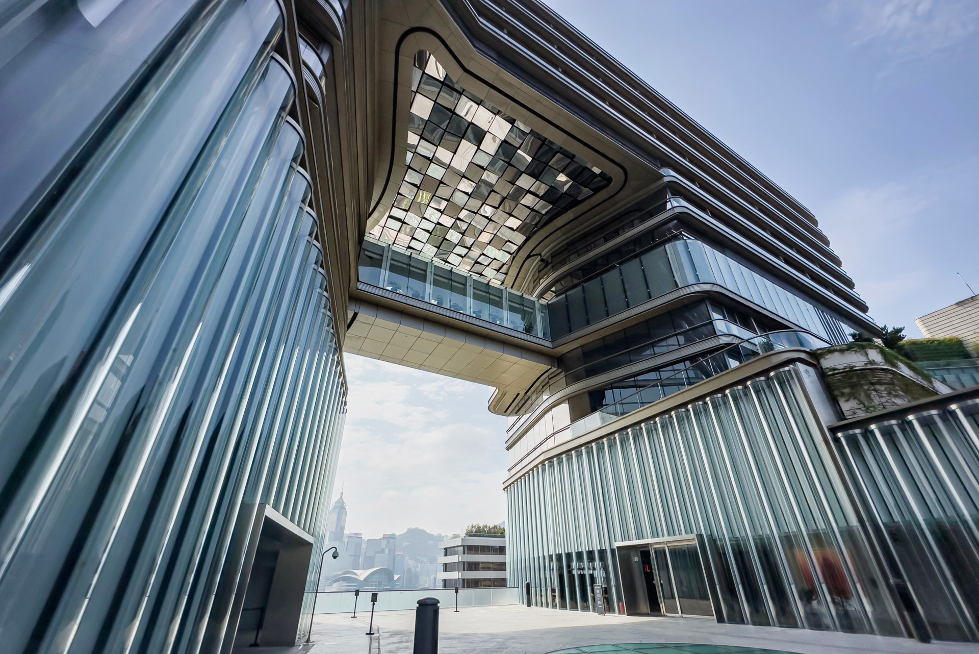 Beeindruckender Bombast: Das K11 Musea verbirgt 
sich in diesem slicken Einkaufstempel nahe der Hong Kong Bay.
