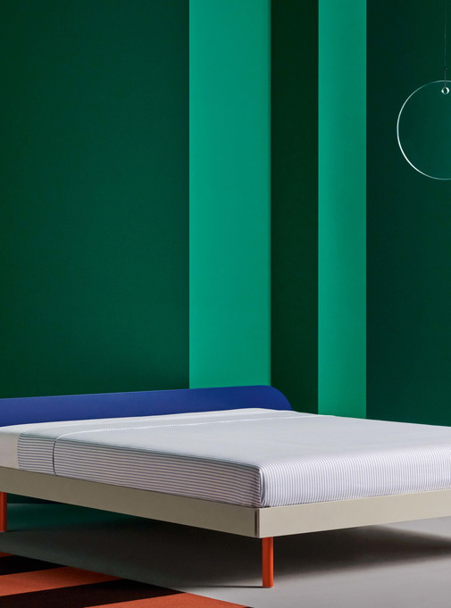 Gefeierte Einfachheit
Weniger ist manchmal mehr: «Aluma» von Riposa fällt genau durch sein minimalistisches 
Design und Schlichtheit auf: Bunt und kontrastreich, wie ein Sneaker oder minimalistisch und farblich zurückhaltend – das FlexBett ist ein echter Blickfang.
riposa.ch