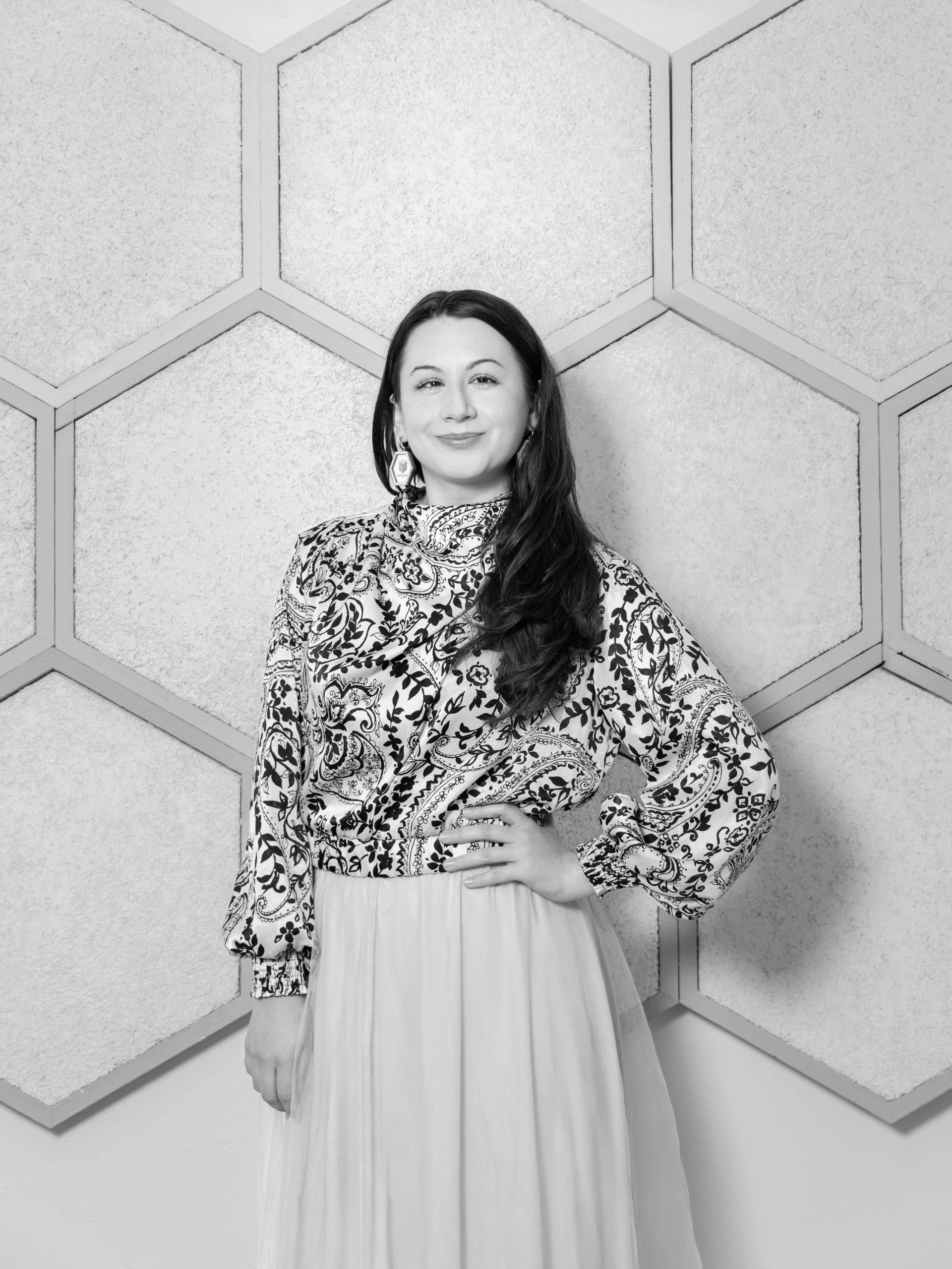 Die Problemlöserin. Wenn ein bestehender Innenraum hallt oder zu hart im Klang ist, dann rückt Elena Yaneva mit dem von ihr 
entwickelten Produkt Hempstatic an. Die Hanf-Paneele, wie hier im Bild, lösen (fast) jedes Schalldefizit. 