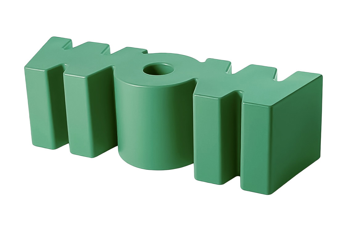 Pop-Art-Hocker: »WOW«-Bank der japanischen Designerin Kazuko Okamoto aus Polyethylen. slidedesign.it