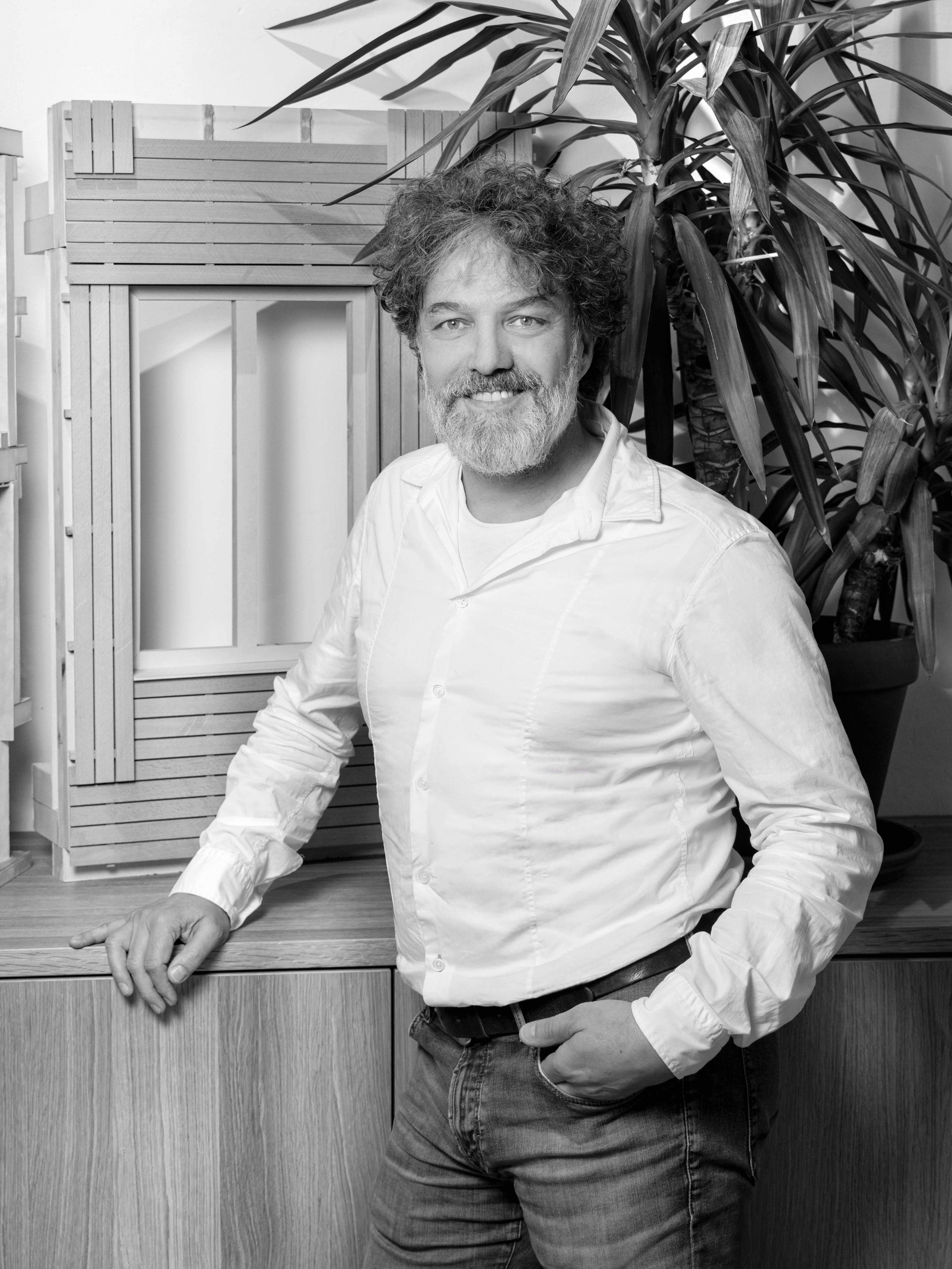Der Grünbotschafter: »Grün ist ein extrem wichtiges Thema«, sagt Architekt Thomas Weber, »aber leider hat sich das in der Privatwirtschaft noch nicht ganz etablieren können. Viele Auftraggeber haben immer noch Ängste und Vorbehalte.« schenkersalviweber.com