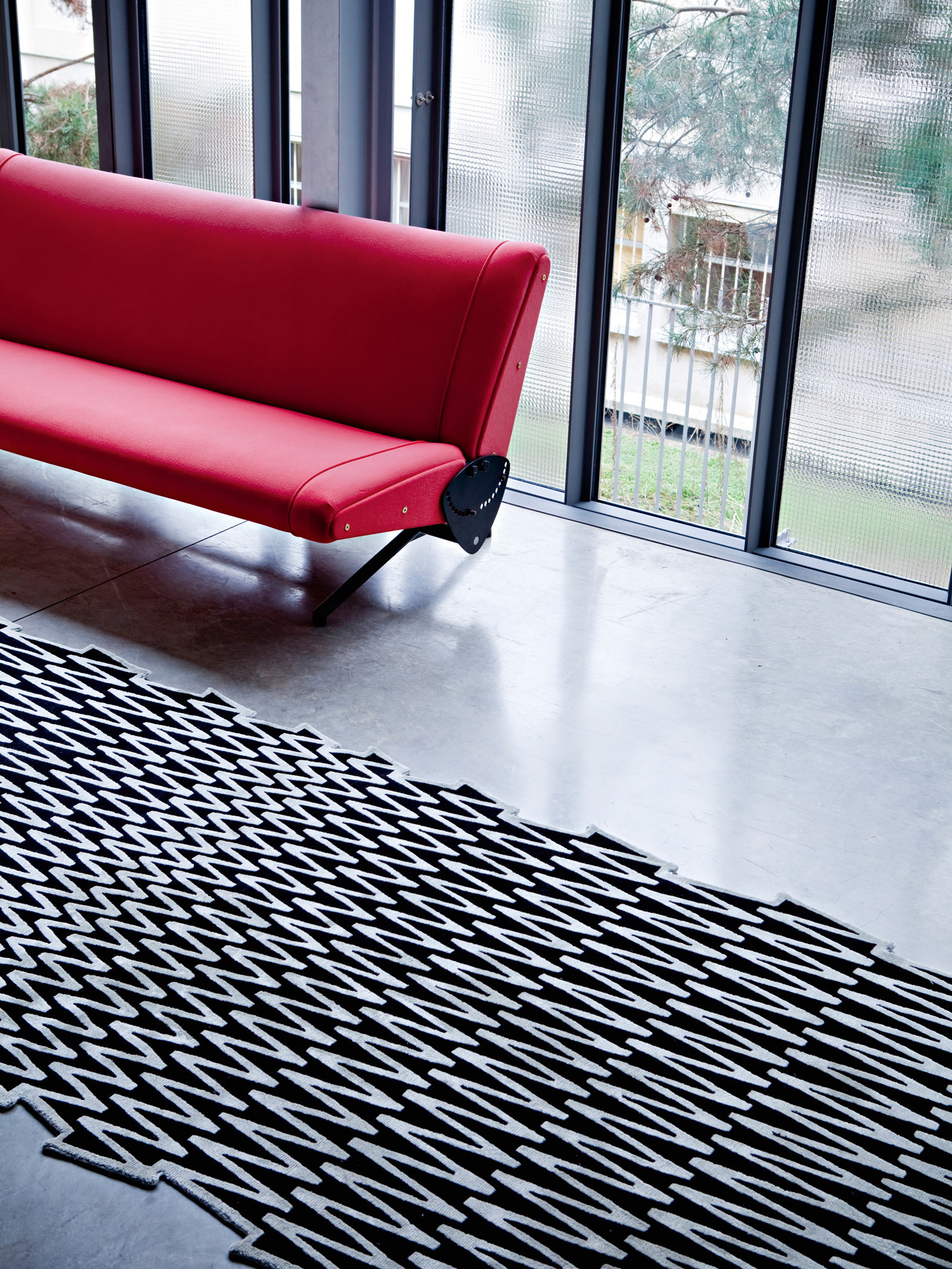 Teppich »Zigzag«. Er kann’s auch im Kleinen: Gemeinsam mit der Pariser Architektin und Designerin Gaëlle Lauriot-Prévost entwickelte Dominique Perrault für die Chevalier 
Édition die Teppichserie »Zigzag«. Der Name ist 
visuelles Programm.
