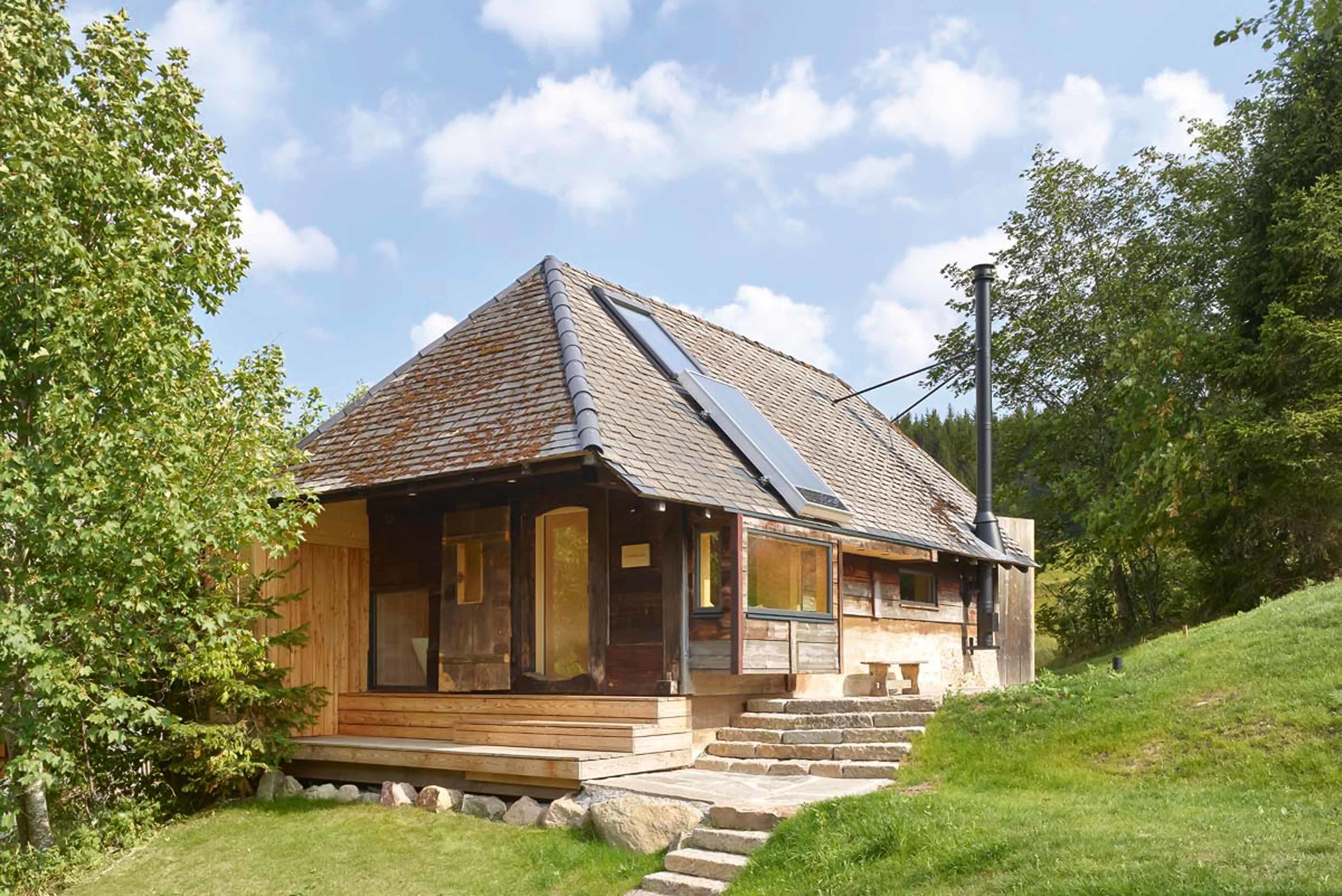 Im Hochschwarzwald. Das rustikale »La Chalette« 
(ein ehemaliger Traktor­schuppen!) überrascht mit 
modernem Interieur. 