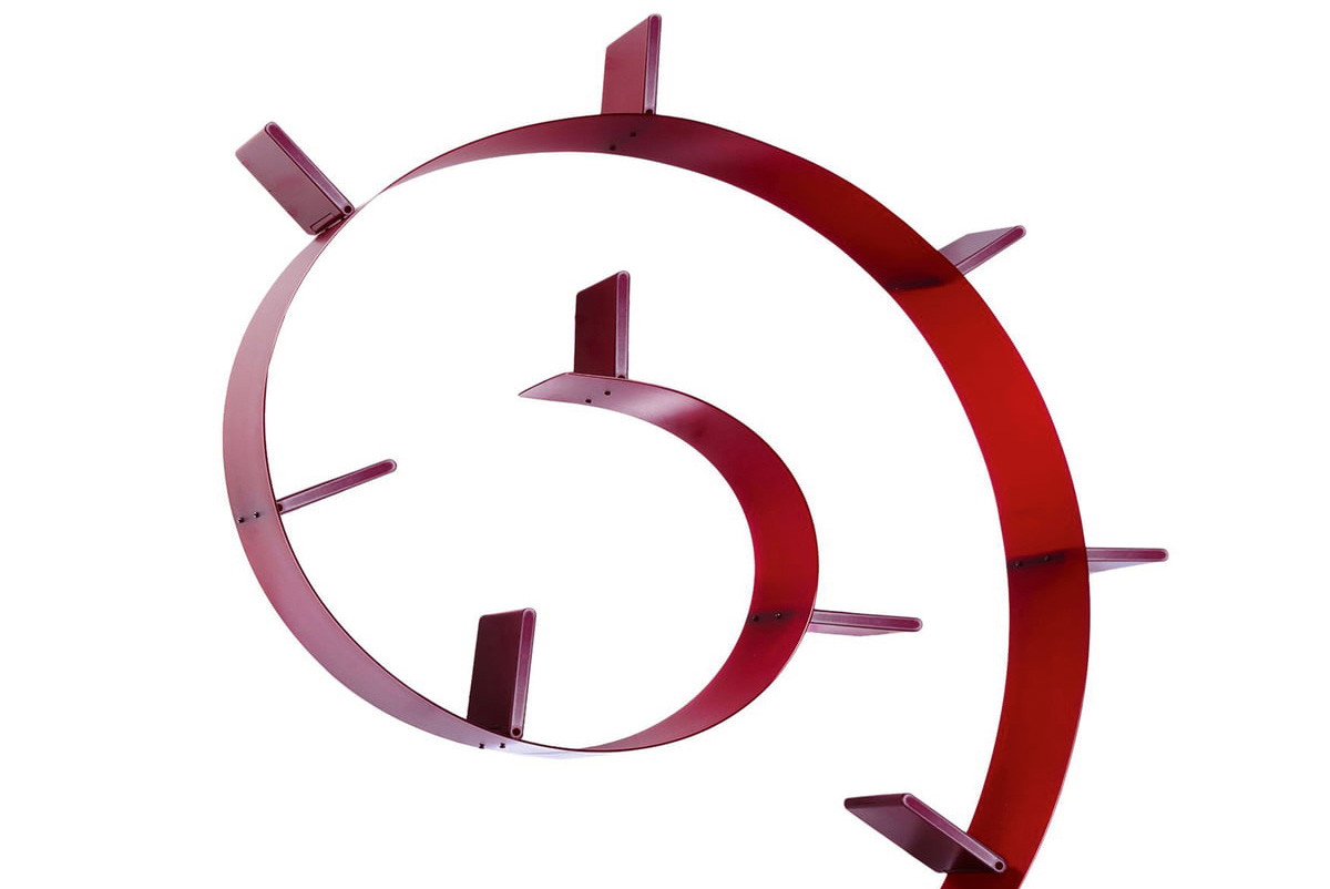 1994: Wurmstichig. Mit dem »Bookworm« hat 
Arad das vielleicht berühmteste Regal der 90er-Jahre kreiert. Es windet sich 
die Wand entlang. 
kartell.com
