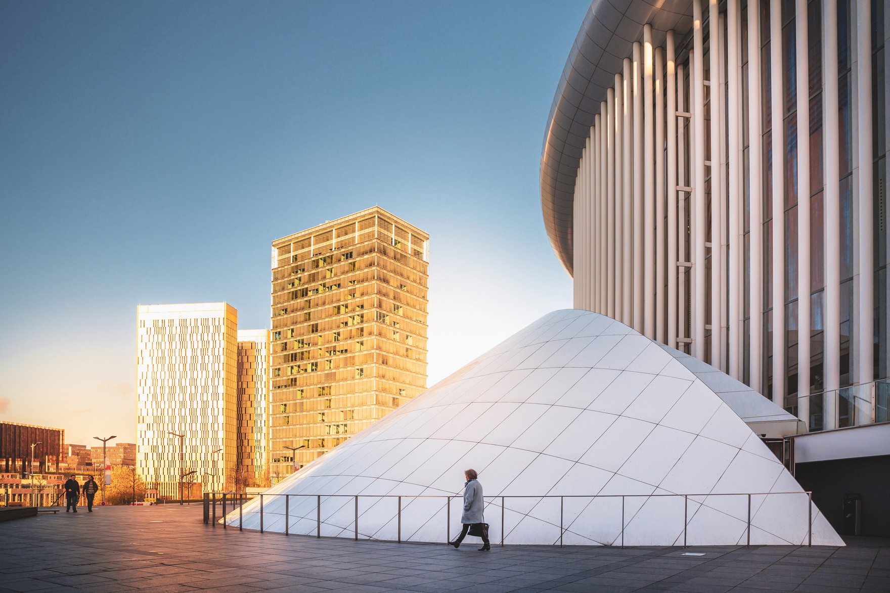 ultur-Kontinent
Mitten im Europaviertel befindet sich das weiß schimmernde Gebäude der Philharmonie 
Luxembourg. Politik, Finanz und Kultur sind nicht nur hier eng miteinander verwoben.© Shutterstock 
