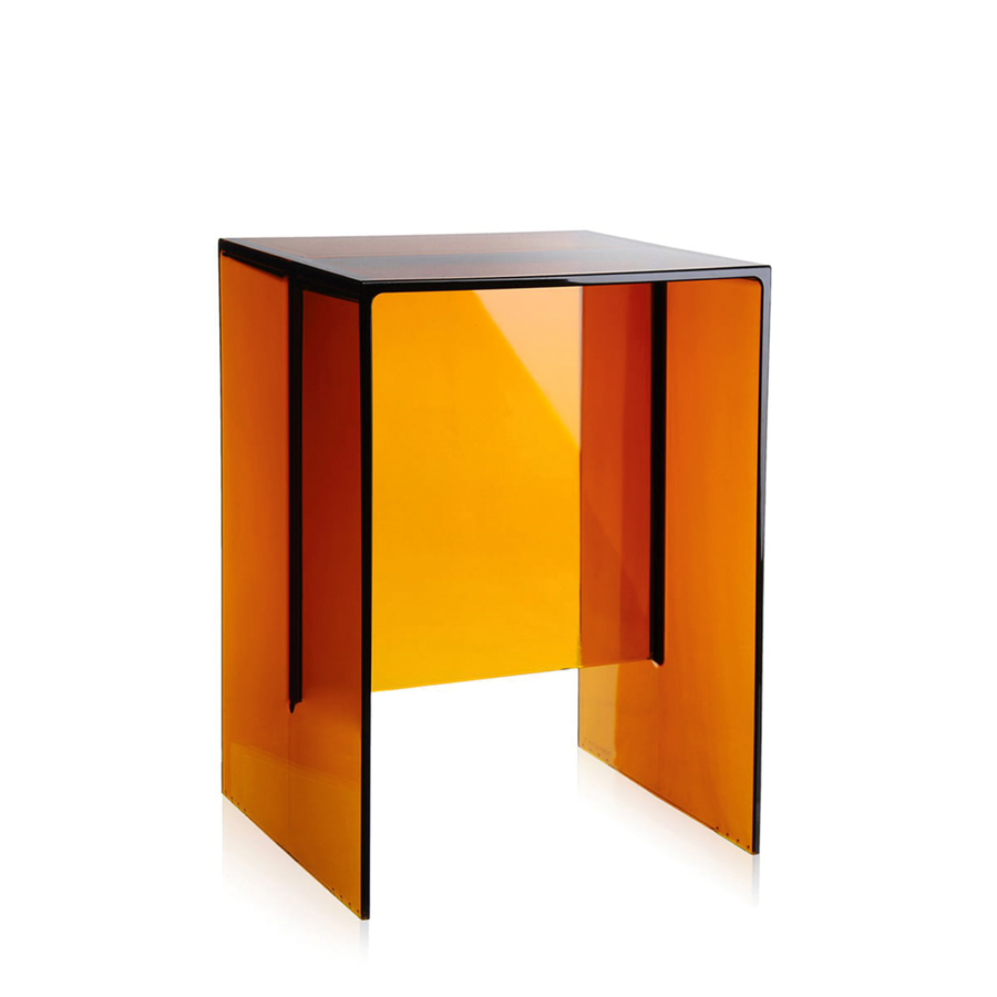 Totaler Durchblick: Der transparente Hocker »Max Beam« von Kartell ist ein vielseitig einsetzbares Wohnaccessoire und punktet mit seinen klaren Formen. connox.at