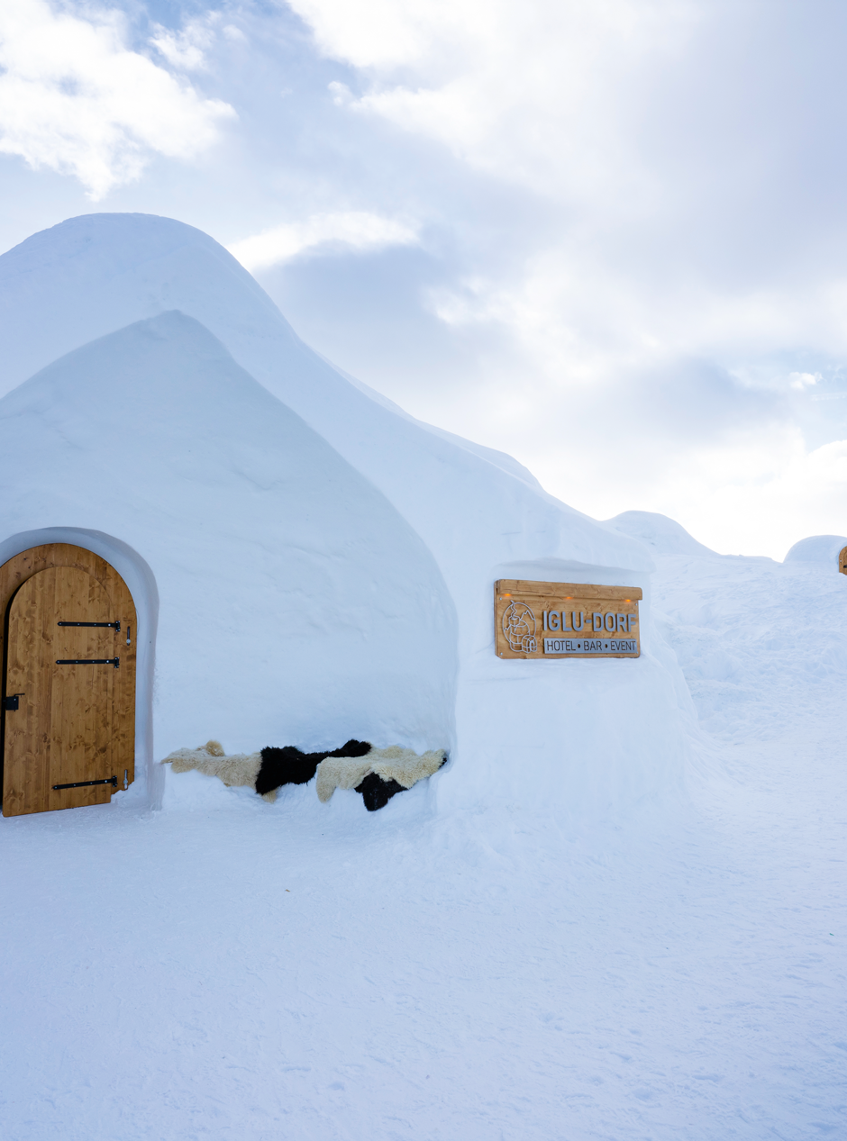Iglo-Dörfer: Wer nicht in den hohen Norden reisen will, 
der kann auch in den Alpen die frostigen  Hotels genießen. Im Dezember öffnen die 
»Iglo-Dörfer« in Zermatt, Davos oder in Kühtai  bei Innsbruck. Am besten man bucht ein 
privates Käsefondue gleich mit. iglu-dorf.com