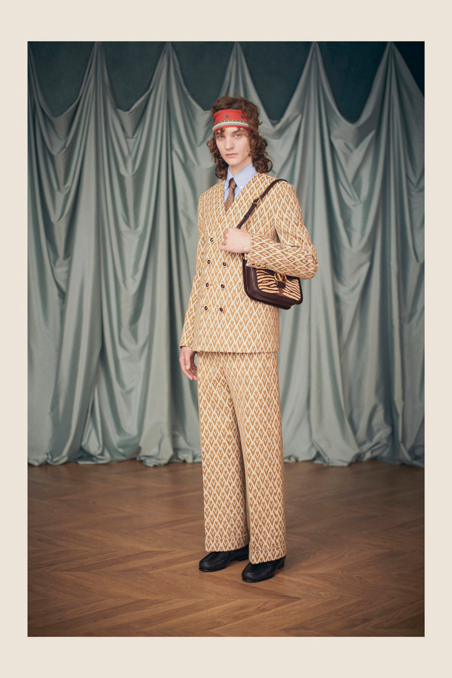  Der Ex-Gucci-Designer kreierte sowohl  eine Damen- als auch eine Männerkollektion. 
