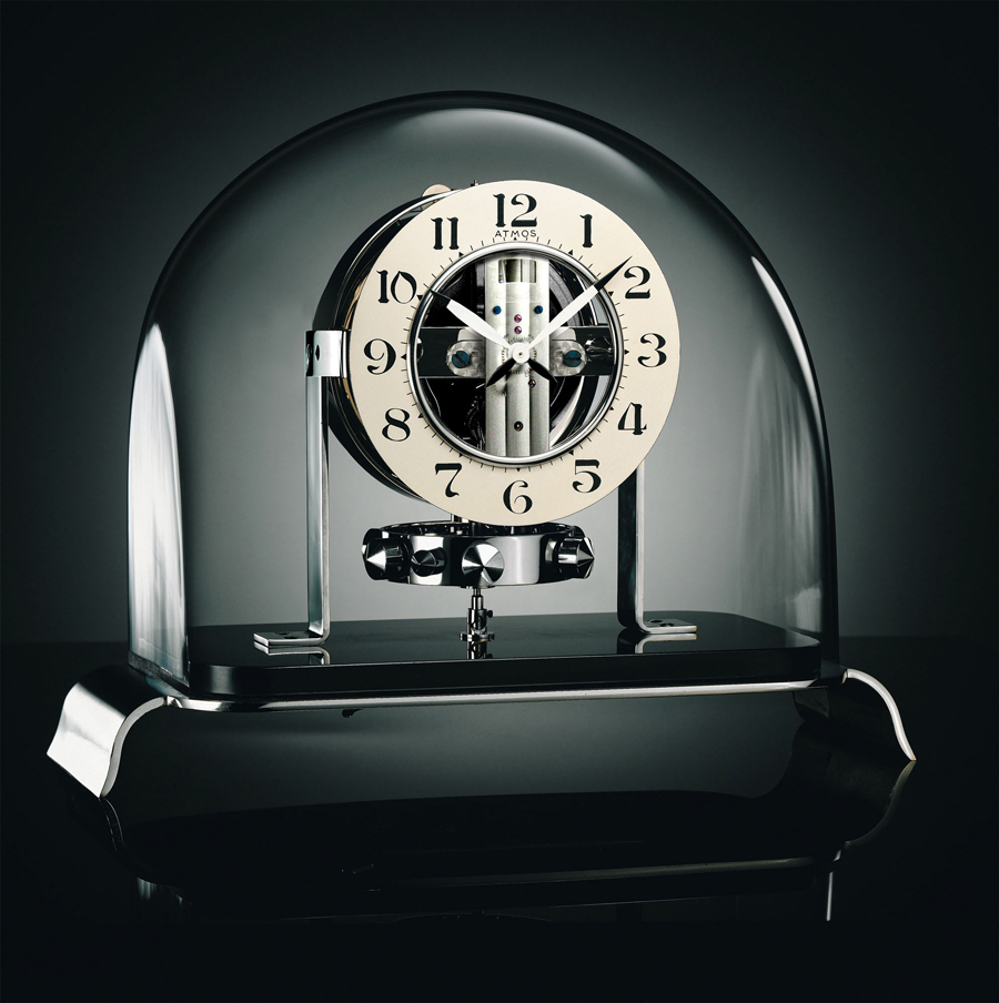 Perpetuum Mobile: Die Uhr »Atmos« ist ein faszinierendes Meisterwerk: Angetrieben wird sie von den Schwankungen der ­Umgebungstemperatur. 
jaeger-lecoultre.com
