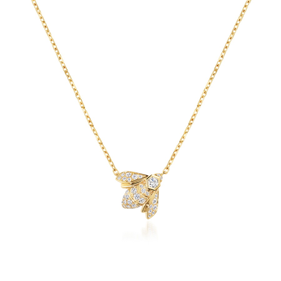 Icon: Anhänger »Bee My Love« aus Gelbgold, besetzt mit Diamanten im Brillantschliff. chaumet.com 