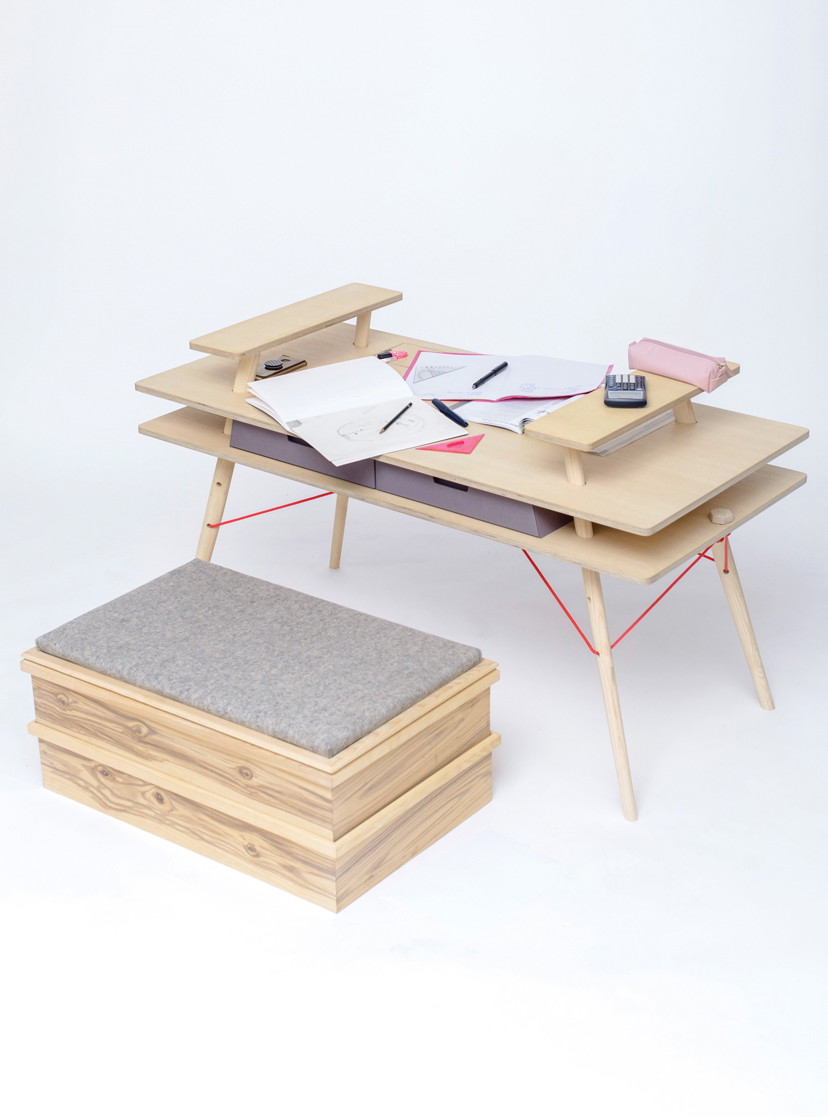 Nachhaltiges Multitalent: »nivoo« ist ein nachhaltiger Schreibtisch für alle zwischen drei und 99 Jahren. Aus Eschenholz und farbigem MDF gefertigt, wird er ­metallfrei gesteckt und mit Schnur, Dübeln und Holzschrauben versteift und gesichert.
