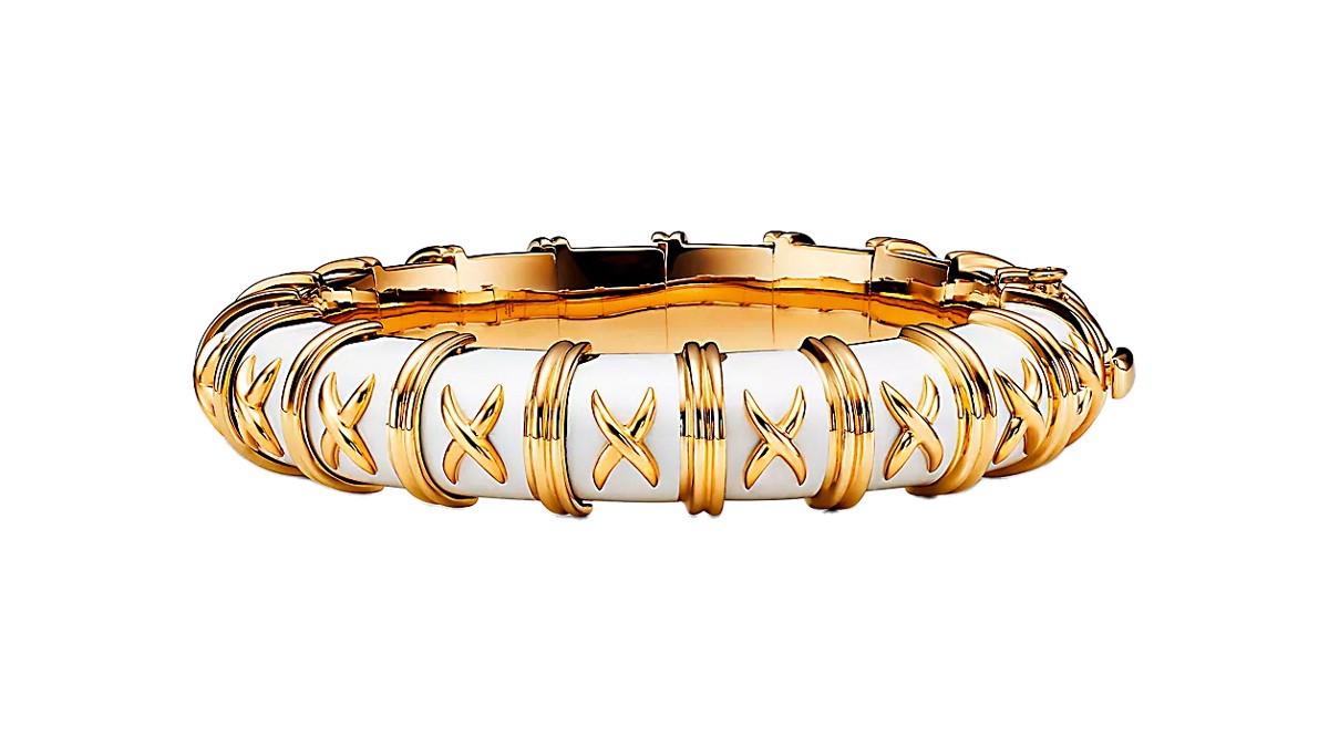 Ungewöhnlich: Dieser Armreif mit weißer 
Emaille von Jean 
Schlumberger by Tiffany ist ein 
echtes Statement Piece.
tiffany.at