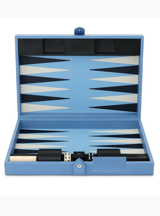 Spieltrieb: Guten, altmodischen 
Spielspaß in stylisher 
Aufmachung verschenkt man mit dem »Backgammon-Set« von Smythson.
smythson.com