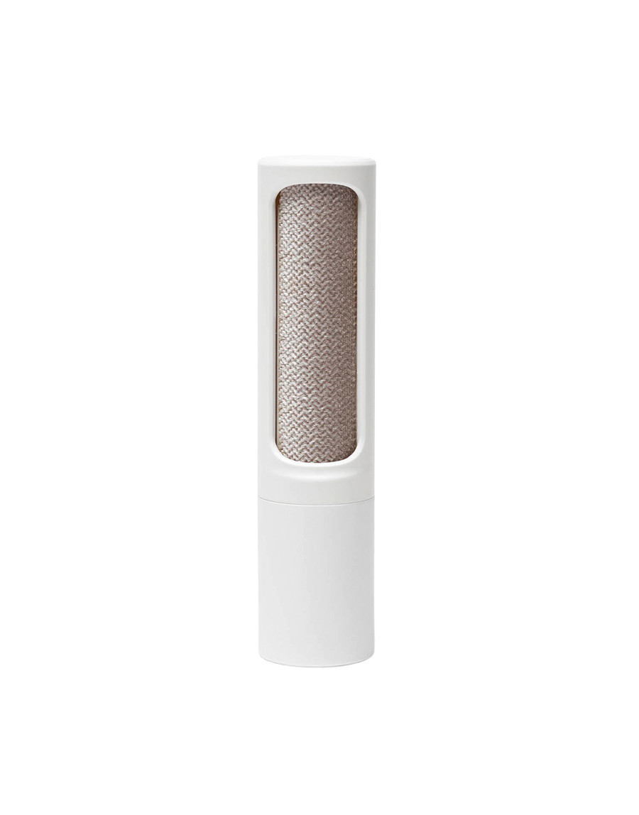 Der »Lint Brush« von Warm Me entfernt Fussel und Co 
ebenfalls mit Dampf und ist damit besonders schonend zum 
Material. warm-me.com