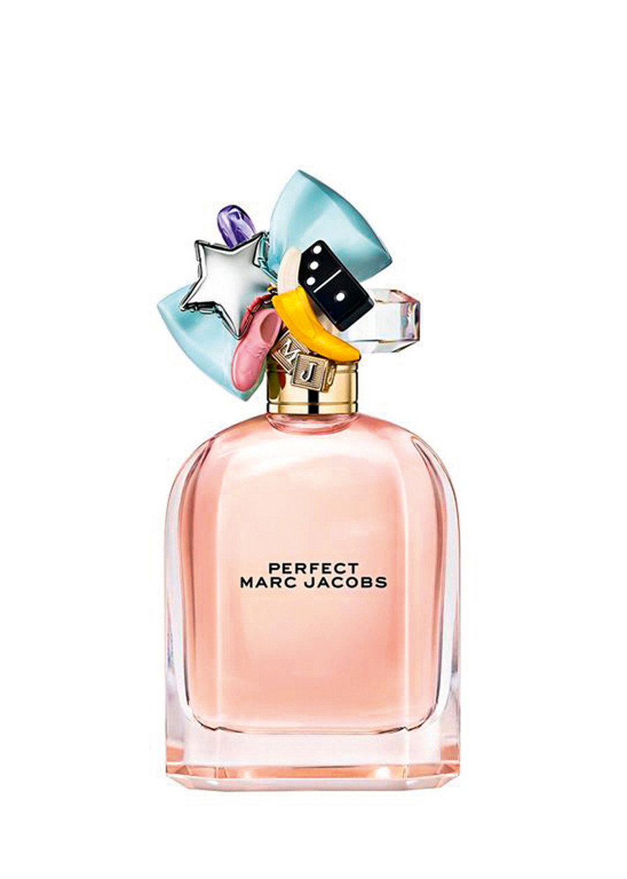 Marc Jacobs: Der verspielte Flakon von »Perfect« ist mit einer ausgefallenen Sammlung von 
Charms verziert. marcjacobs.com 