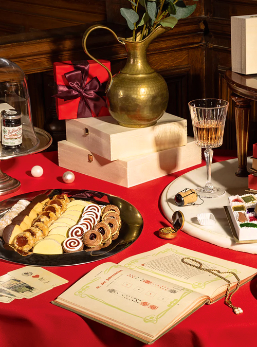 Wiener Weihnacht: Bei Demel gibt es ­traditionelle Zuckerbäckereien im  festlichen Sortiment – 
von feinem Lebkuchen bis  hin zum Christstollen.
demel.com  