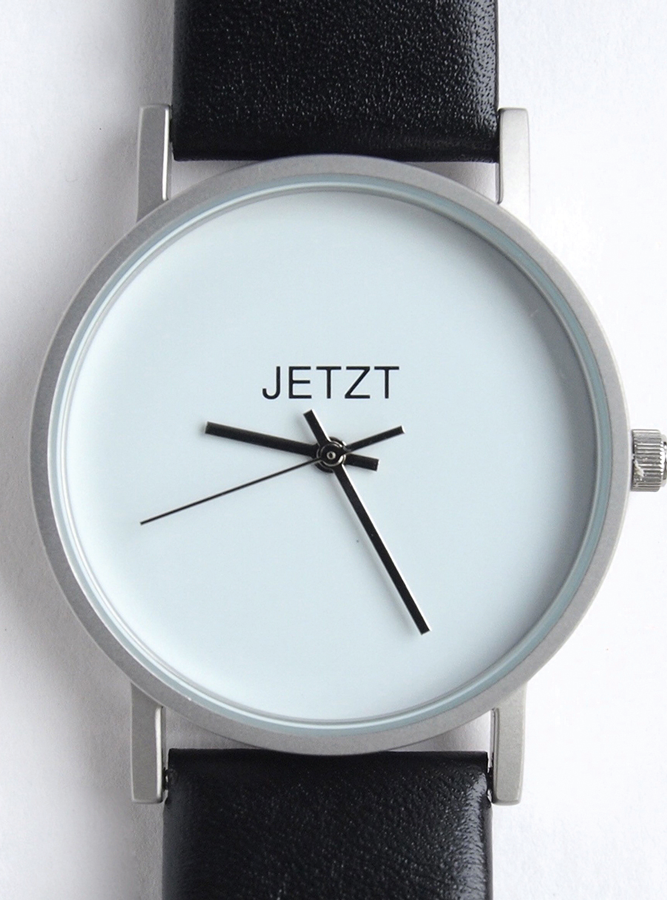 JETZT-Uhr«, Leo Zogmayer:
»Mit ihrem minimalistischen Design erinnert mich die Unisex-Armbanduhr von Leo 
Zogmayer an die Fragilität des Lebens und daran, jeden Augenblick zu nützen.«
