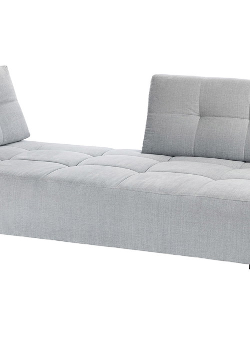 Multifunktional: Die deutsche Designerin Annette Lang setzte für das Daybed »Silence« Boxspring- Matratzen und flexible Kissen ein. Von Maison Tréca. treca.com