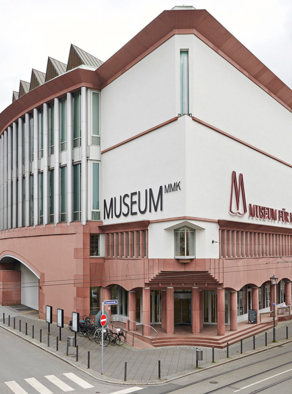 Tolles Tortenstück: Das Museum für Moderne Kunst, entworfen 
von Hans Hollein.
