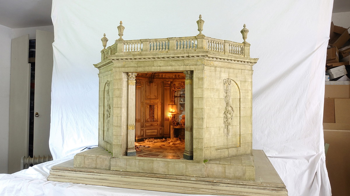 Detailverliebt: Die Innenansicht des Château de 
Bagatelle und das Geisterschloss der Kunsthistoriker:innen und Miniaturmacher:innen Kevin Mulvany und Susie Rogers sind wahre 
Meisterwerke.
mulvanyandrogers.com