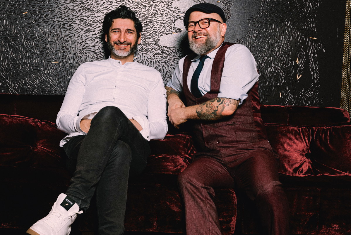 Biodynamisches 
Duo: Paul Ivić (l.) erfand sich als Koch erfolgreich neu. Einer seiner Partners in Eco-Crime: Topsommelier André ­Drechsel. 
