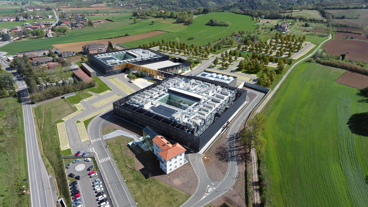 Volle Transparenz: Mit Stil und Hightech soll die erweiterte Manifattura 
Valenza Tradition und Zukunft nachhaltig verbinden. Die 
Eröffnung ist 2025 geplant.  