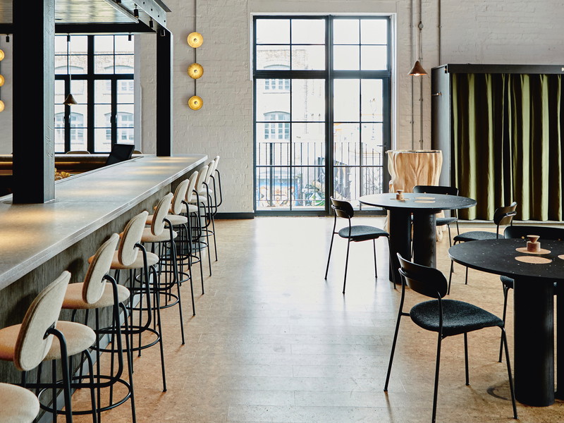 Best of the Rest: Das Londoner Lokal »Silo« ist das Pionierlokal der Zero-Waste-Bewegung. Hier ist alles wiederverwertet. Auch die Tische, die 
Korkböden oder der Plafond aus ­Schafwolle hatten ein Vorleben.
silolondon.com