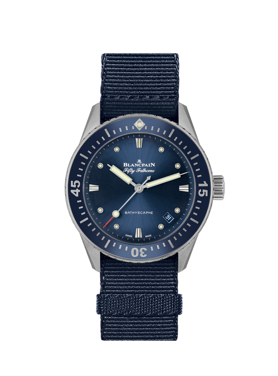 Ultraflach: »Bathyscaphe 5100 1140 NAOA« aus der Fifty Fathoms-Kollektion aus 
satiniertem Stahl mit Keramikeinlage. blancpain.com