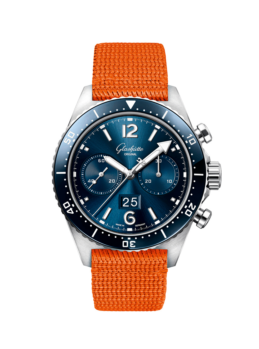 Markanter Look: Der 
»SeaQ Chronograph« ist bis zu 30 bar wasserdicht. Armbänder in verschiedenen Farben. 
glashuette-original.com