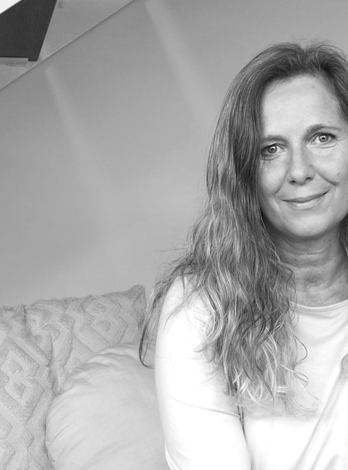 »Die Form des Atriumhauses gibt einem das Gefühl, dass der Innenraum mit dem 
Garten eine Einheit bildet. Der geschützte Bereich wirkt 
positiv auf die Psyche.«
Christine Braun Diplomingenieurin für 
Architektur und Wohnpsychologin, ideas-plan.at