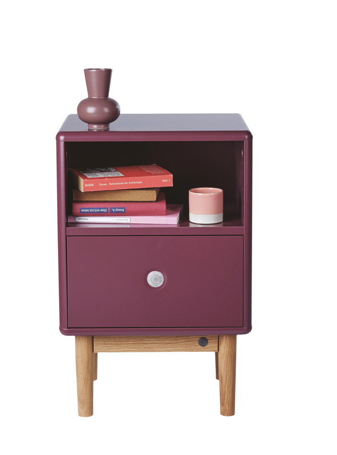 Kleiner Helfer:  In der Nachtkommode »Color 
Bedside Cabinet« von Tom Tailor sind Bücher, Zeitschriften und andere Utensilien gut aufgehoben. 
otto.de
