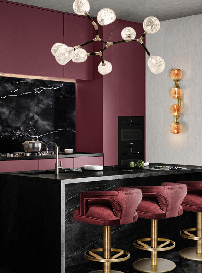 Drehmoment: Der Hocker »KAROO« punktet mit seinem einzigartigen Design, dem Samtbezug und dem Drehfuß aus gebürstetem, mattem Altmessing. caffelattehome.com