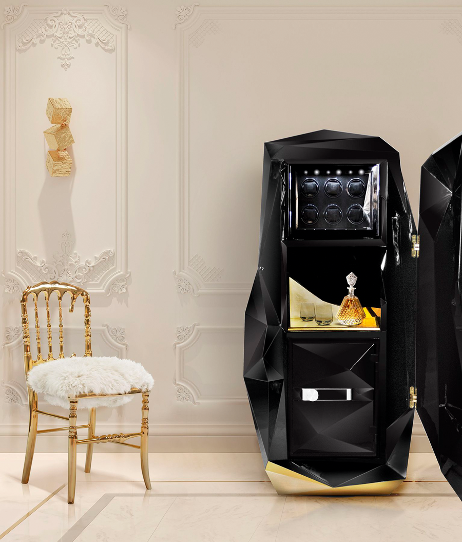 Minibar inklusive: Der »Diamond«-Bodentresor der 
portugiesischen Marke Boca do 
Lobo ist aus Holz, aber wirkt 
wie ein schwarzer Diamant. 
bocadolobo.com
