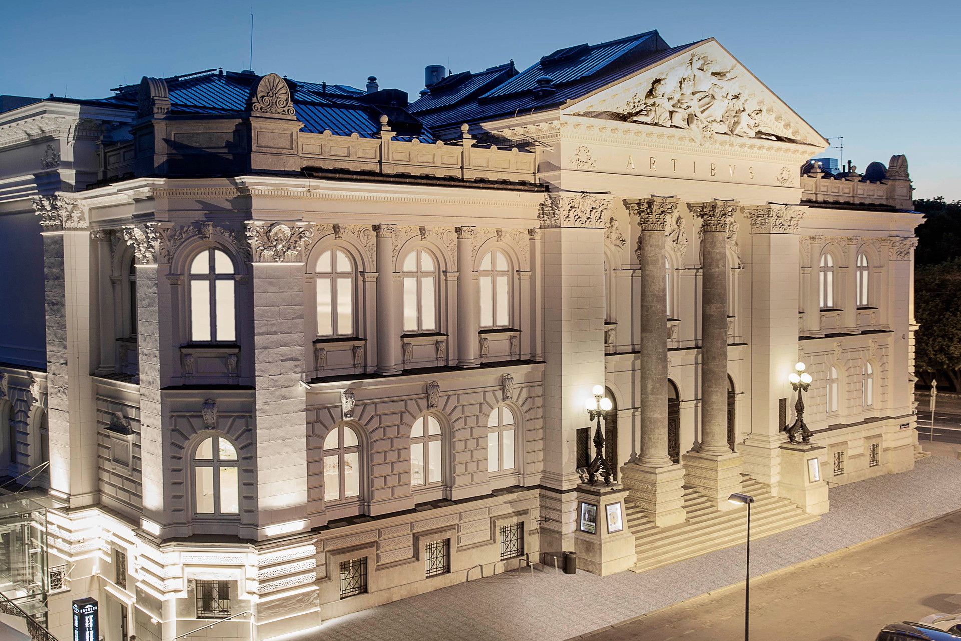 Stattlich und städtisch. Das Kunstmuseum Zachęta bietet Zeitgenössisches in historischem Rahmen.