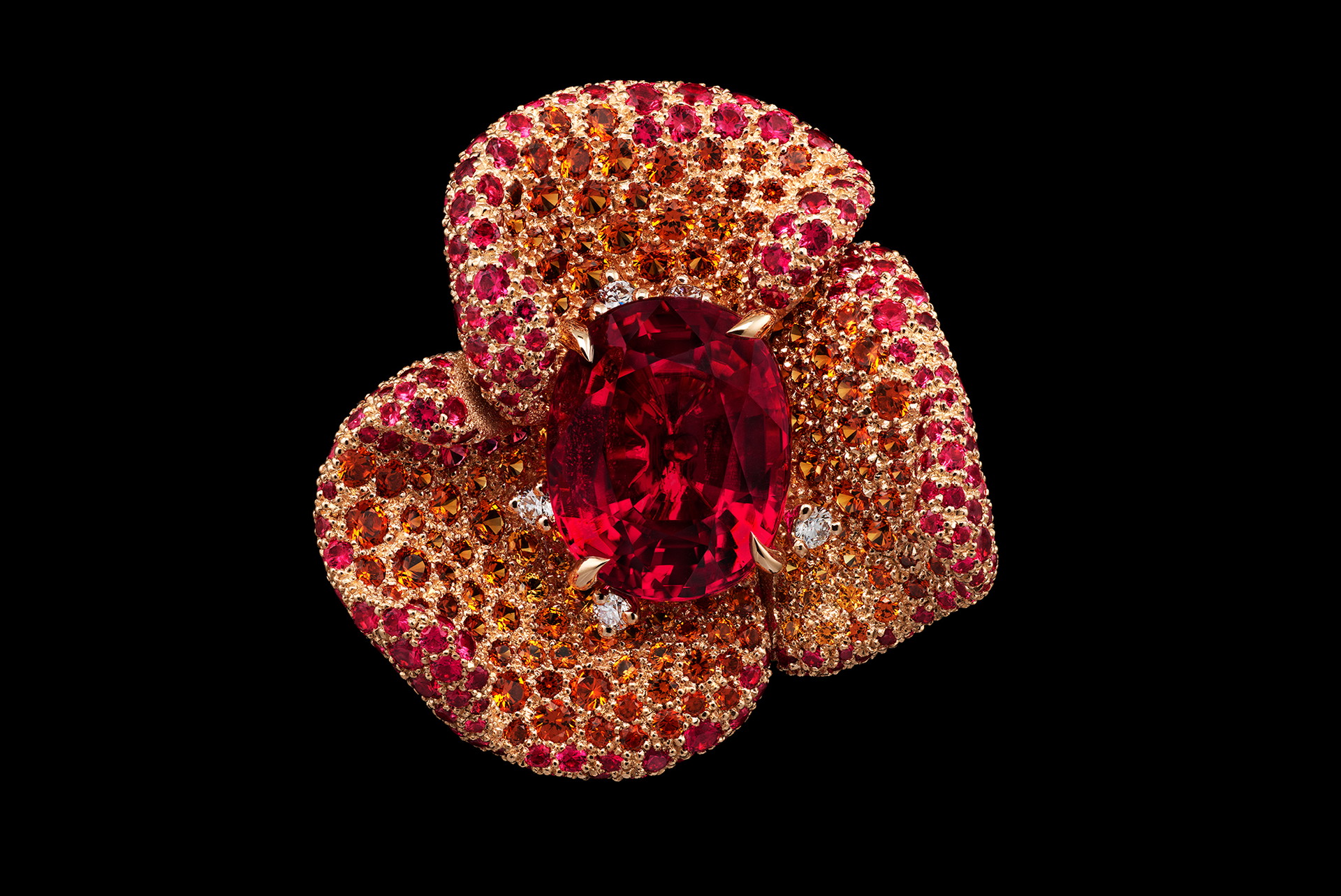 ROSEDIOR RUBELLITE RING
Roségold, Diamanten, Rubellit, Spessartin-Granate und rote Spinelle