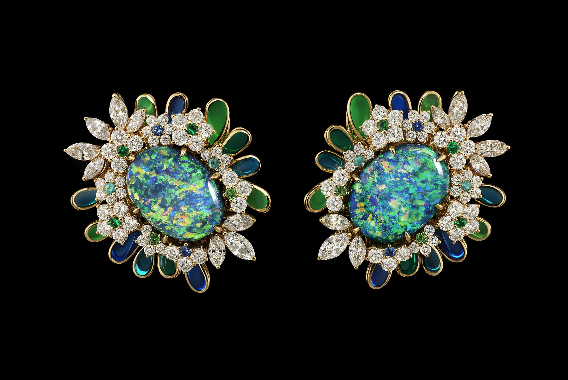 DIOREXQUIS OPALE FLEURIE OHRRINGE
Gelbgold, Diamanten, schwarze Opale, Smaragde, Saphire, Tsavorit-Granate, Paraiba-Turmaline und Lack