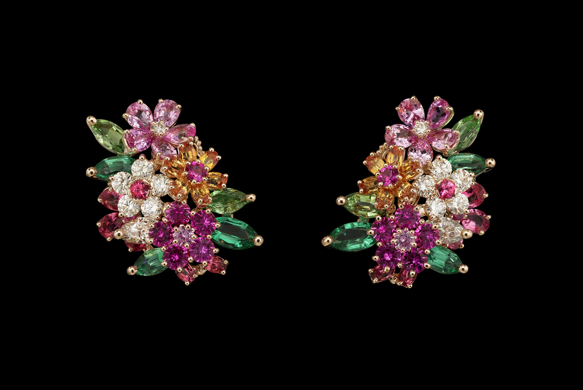 BUISSON COUTURE OHRRINGE
Roségold, Diamanten, rosa Spinelle, rosa Rubine, Smaragde, rosa Saphire, Spessartin- und Tsavorit-Granate