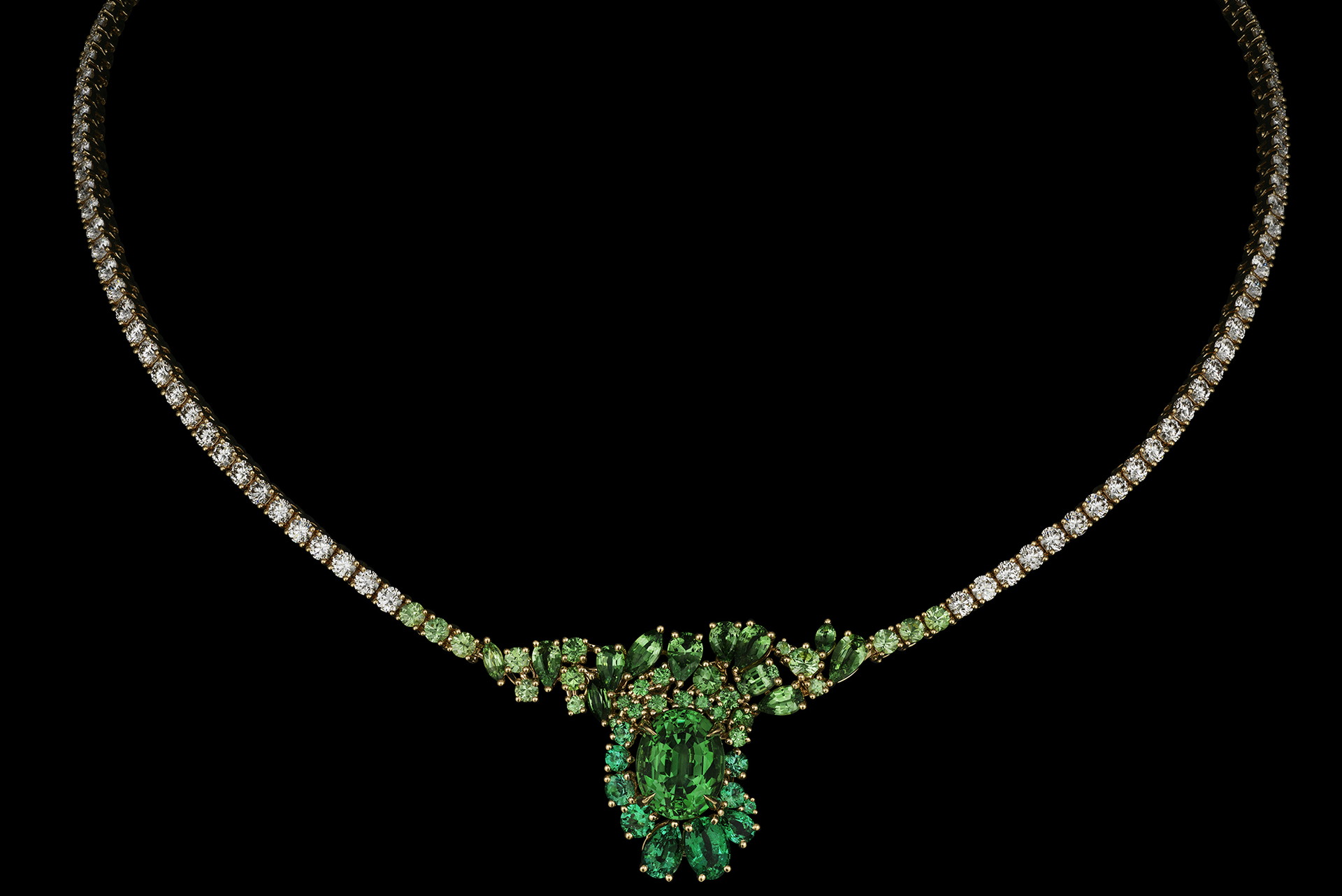 TIE &amp; DIOR HALSKETTE
Weißgold, Diamanten, Smaragde und Tsavorit-Granate