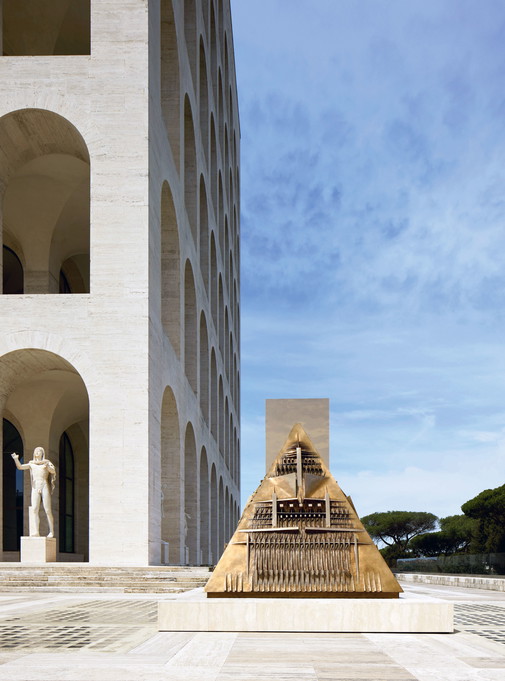 Palazzo della Civiltà Italiana 
2015 bezog FENDI den 
Monumentalbau als Hauptquartier in Rom, in dem auch Ausstellungen und Events stattfinden.