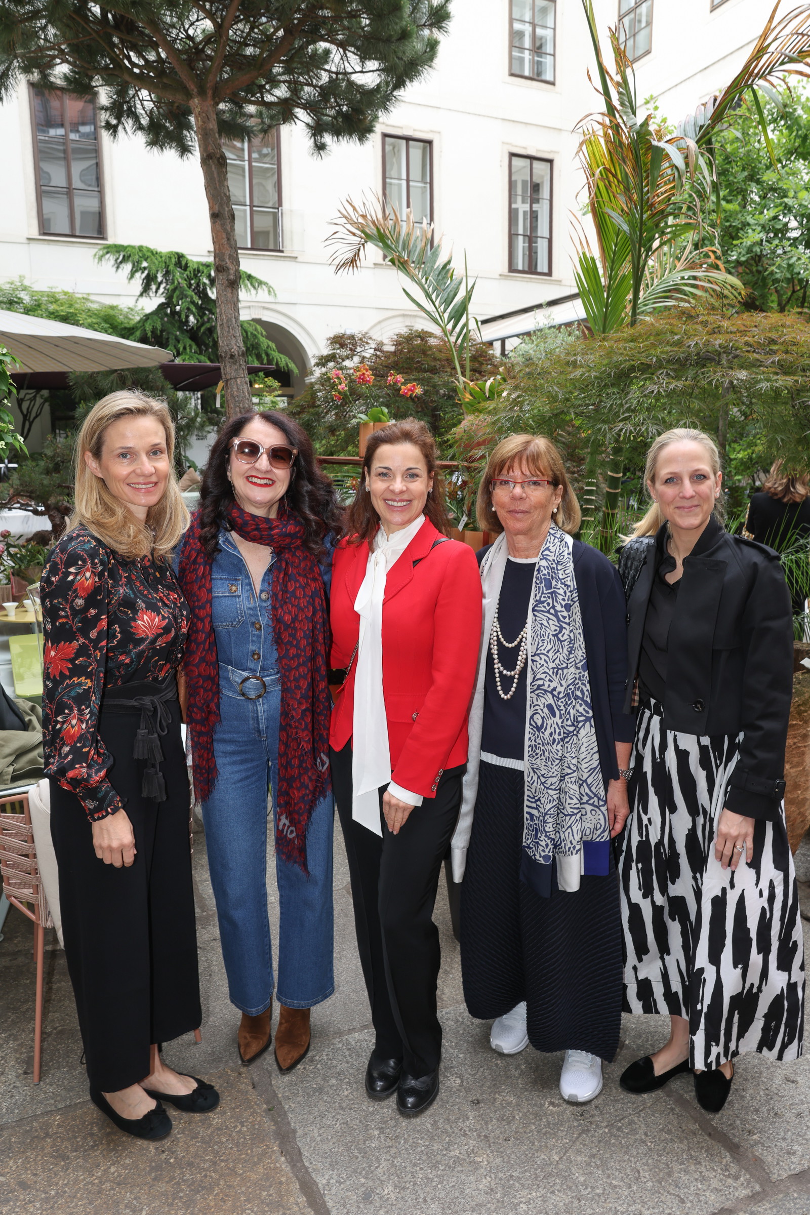 Antonia Stubenberg, Tanja Kanduth, Michaela König, Anna Lenti, Katharina Schönburg (v.l.n.r.)