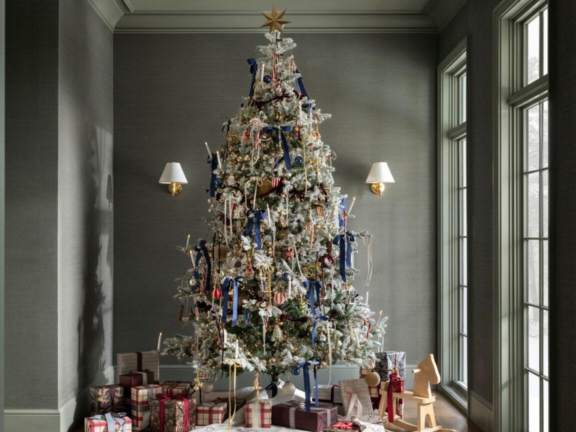 Christbaumschmuck 2025: Die schönsten Trends & wie Sie Ihren Baum stilvoll inszenieren