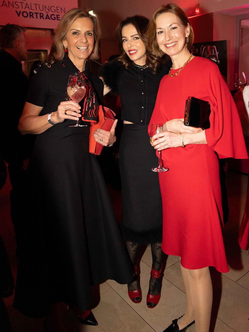 Claudia Weichselbaum von Valentino &amp; Monika Wiltschnigg von Tiffany mit Angelika Rosam