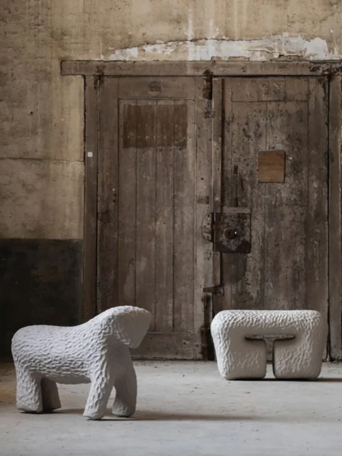 li. »VOLYK BENCH« &amp; re. »DUZHYI STOOL DUZHYI-DUZHYI«, The Duzhyi Collection, FAINA by Victoria Yakusha