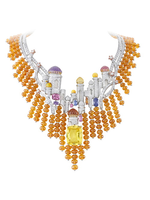 Halskette aus der Garnitur Ismir, 2011
Gelbgold, Weißgold, Roségold, gelbe Saphire, Amethyste, Zitrine, farbige Spinelle, Opale, Spessartin-Granate, rosa Turmaline, Diamanten
Bals de Légende High Jewelry Collection